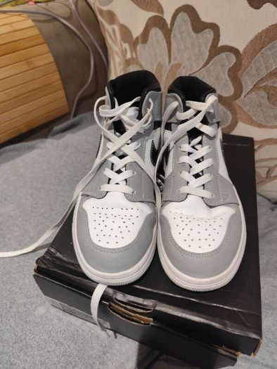 Air Jordan 1 Mid