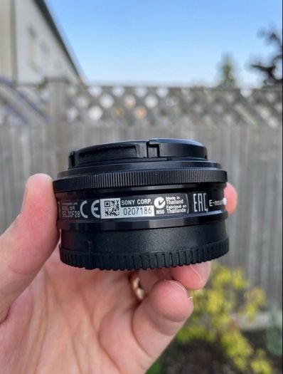 Sony Sel20f28