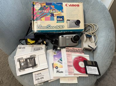 FIRST EVER Canon digital camera powershot 600 from 1996