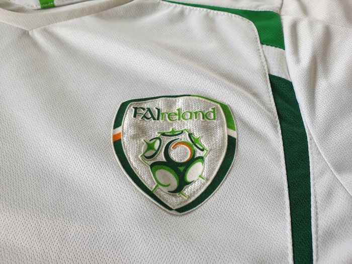 Ireland Football Long Sleeve Away Jersey 2006 to 2007 Small Adult Umbro