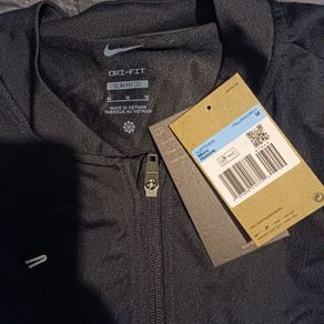New Mens Nike tracksuit and tshirt