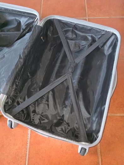 Medium suitcase