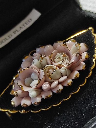 Porcelain brooch