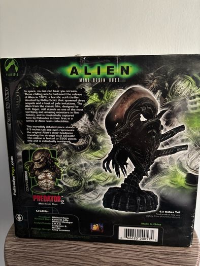 Palisades Alien Mini Resin Bust