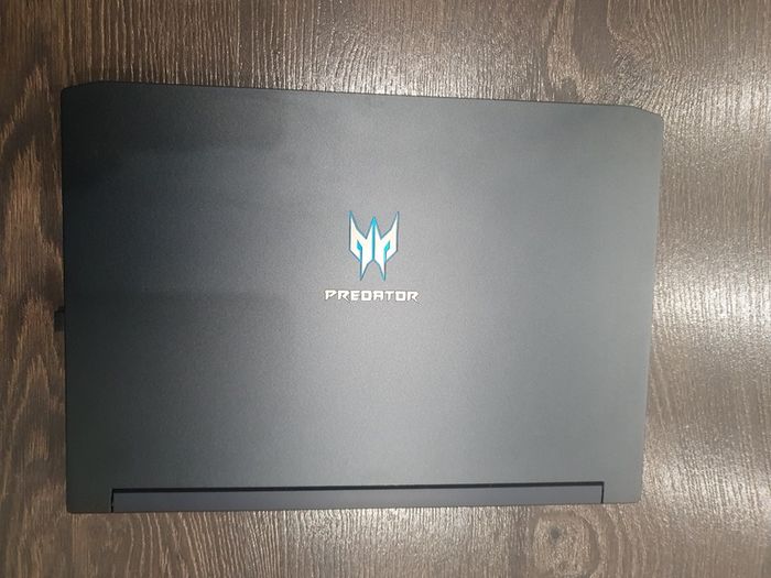Acer Triton 500, i7-9750h, 16GB RAM, 2080max-q 8GB