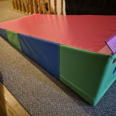 Gymnastics folding incline mat, cheese wedge mat
