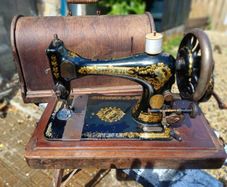1895 Handcrank Singer Sewing Machine