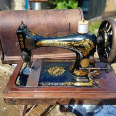 1895 Handcrank Singer Sewing Machine