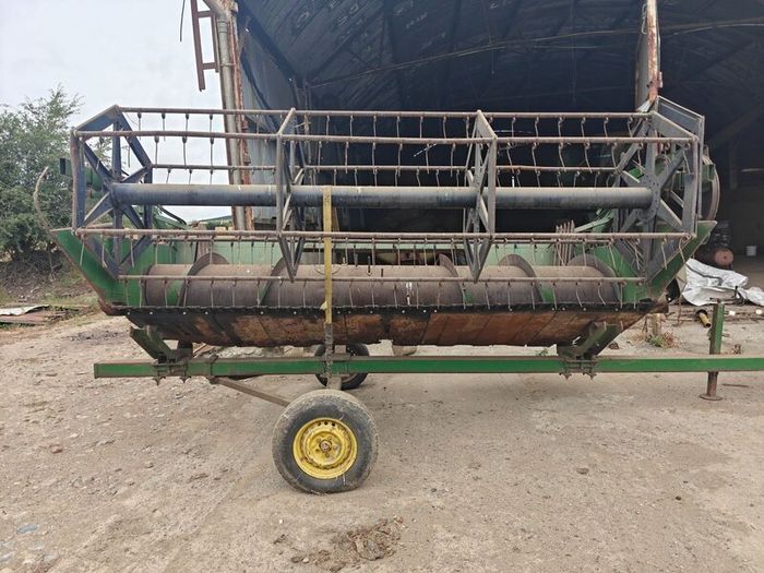 Combine harvester  1065
