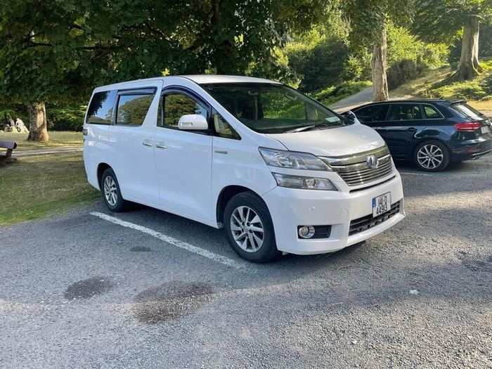 Toyota Vellfire hybrid - 7 seater - Fresh NCT