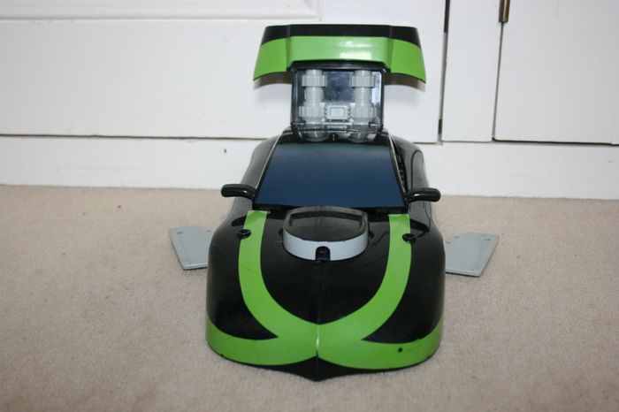 Ben 10 Car including Ben Figure