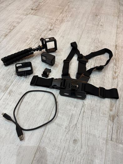 GoPro Hero 7 Black (mint / SD card / accessories)