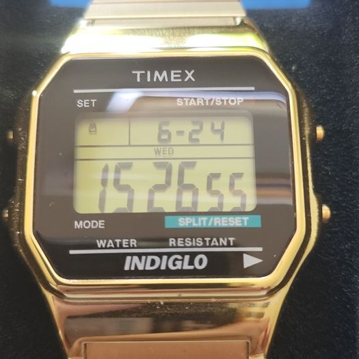 Timex T78677. 915/8180 - Gold Indiglo