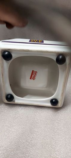 Silk Cut square ashtray ,collectors item, with smoking bans advertising bans on ashtrays for health reasons, price includes post to anywhere in Ireland thank you,,see pictures for condition ,take as is,litte pitting on glaze ,sold as is.