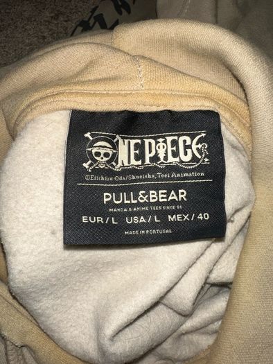 One Piece Hoodie [Pull & Bear]