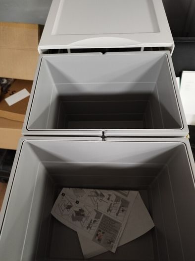 Space saving bin X2 18L