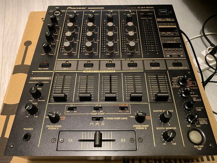 Pioneer DJM 600 Professional Mixer