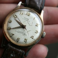 Vintage Mechanical Hand-Winding Wristwatche (works well)