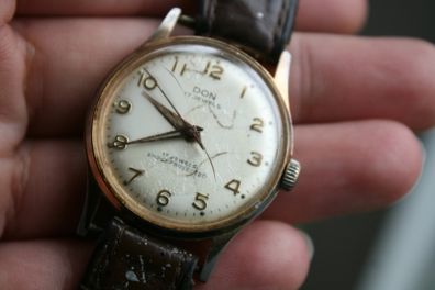 Vintage Mechanical Hand-Winding Wristwatche (works well)