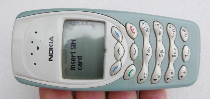 Vintage Nokia 6410 and charger