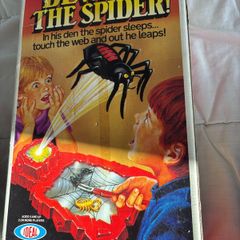 Free Vintage Games. I want to bite your Finger- Beware of the Spider - Sally Sunflower-A track Puzzle.