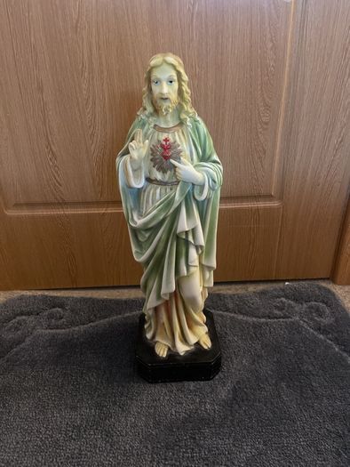 statue