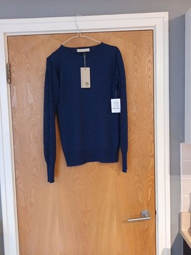 Rowen  Avenue Tinsel Jumper. S. S- 12.    B.N.W.T. (Carraig  Donn)