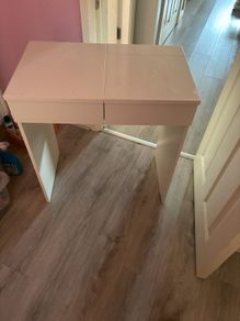 vanity table