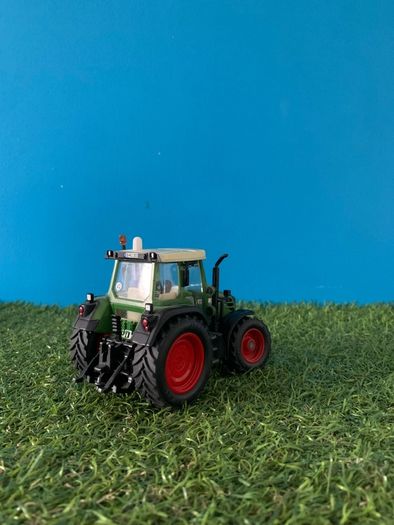Model tractors