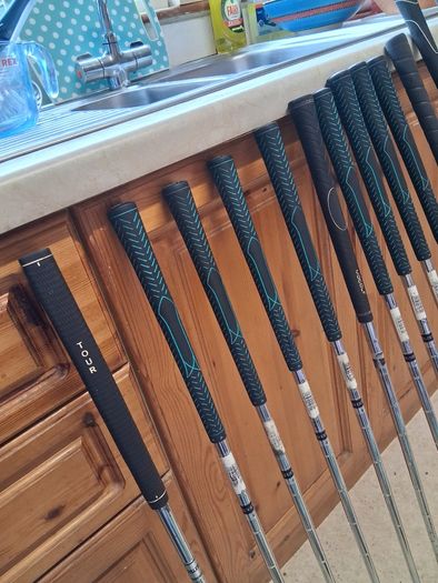 Golf clubs. Set Of Mens Left Handed Golf Clubs In Very Good+ Condition.