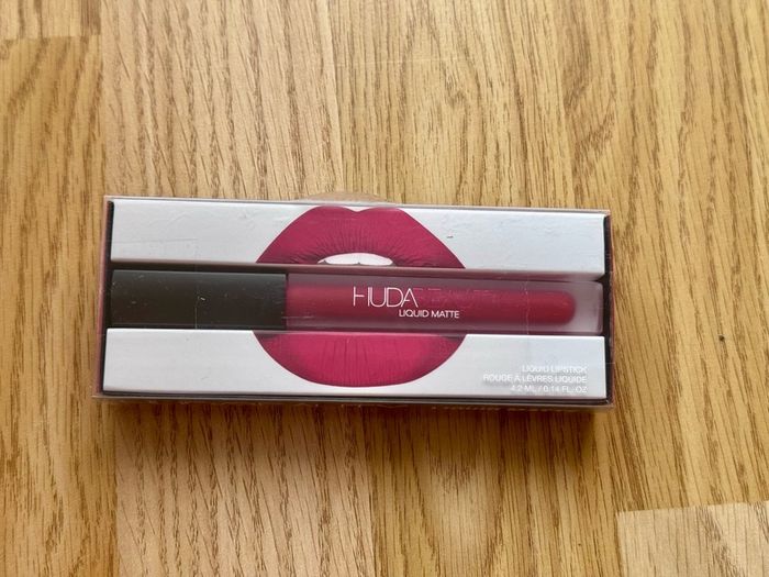 Huda Beauty Liquid Matter Lipstick - Miss America