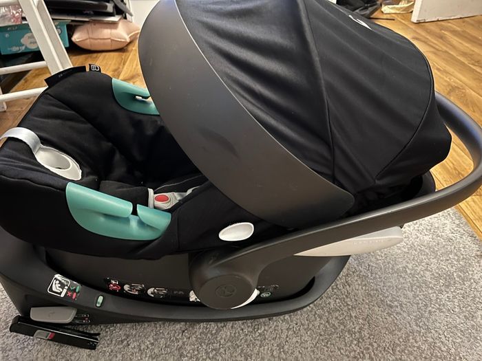 Car Seat with Base . Cybex Aton. B2 . R129