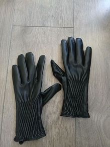 Stunning gloves