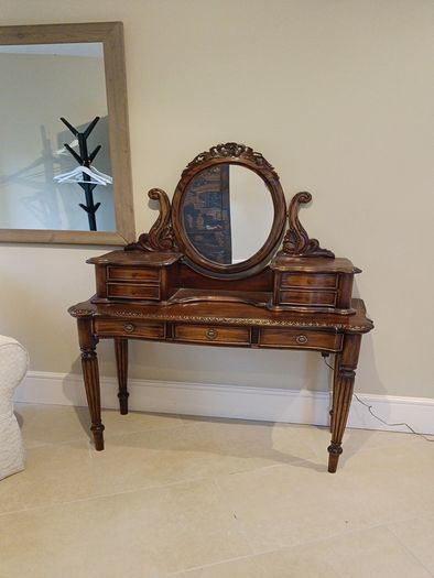 Four poster carved Indonesian bed super king incl bedside tables and dresser