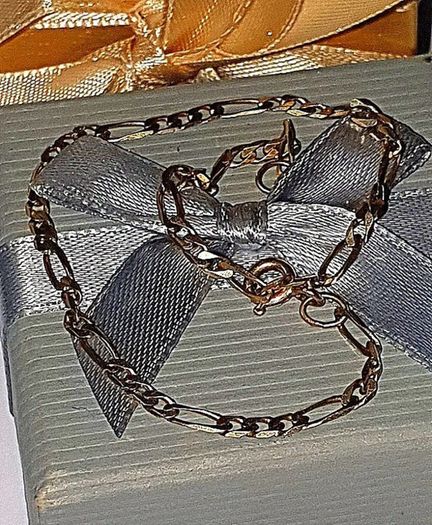 Pristine Vintage 9ct Gold Figaro Chain Bracelet