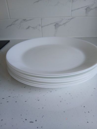 8 Dinner Plates