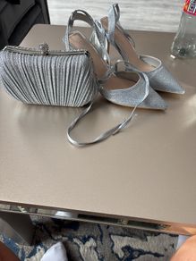 Rap around quiz shoes and clutch