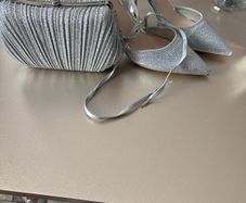 Rap around quiz shoes and clutch