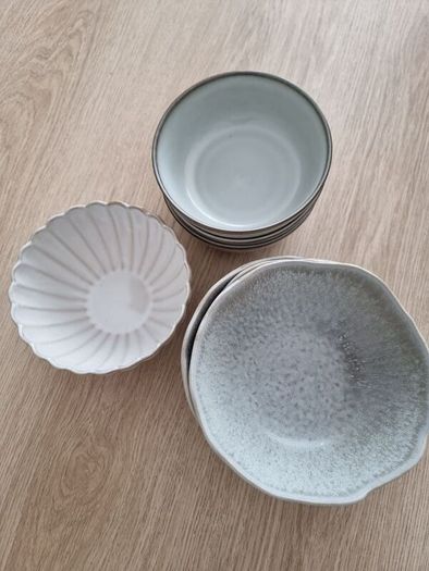 Ceramic small bowls.