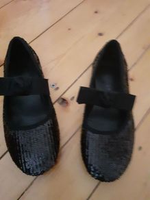girls beautiful pumps