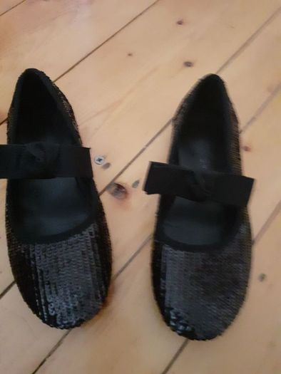 girls beautiful pumps