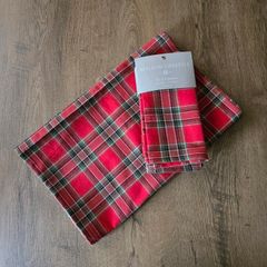Christmas napkins + runner