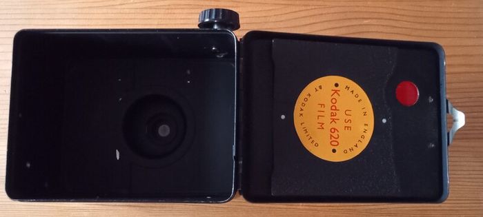 Brownie Video Six-20 Model D England 120print 6#9 Film Camera