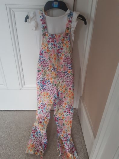 Girls dungarees set