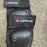 Kids Boot-skates UK10-13 & pads Image 6