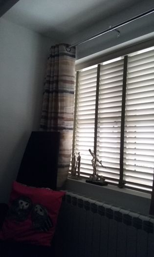 Beautiful  !NEW!  luxury eyelet curtains plus FREE tiebacks!