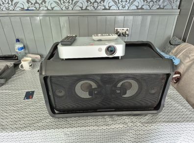 LG rk7 XBoom 550 watt Speaker and projector