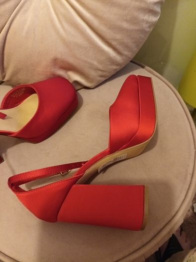 Pillar box red womens shoes