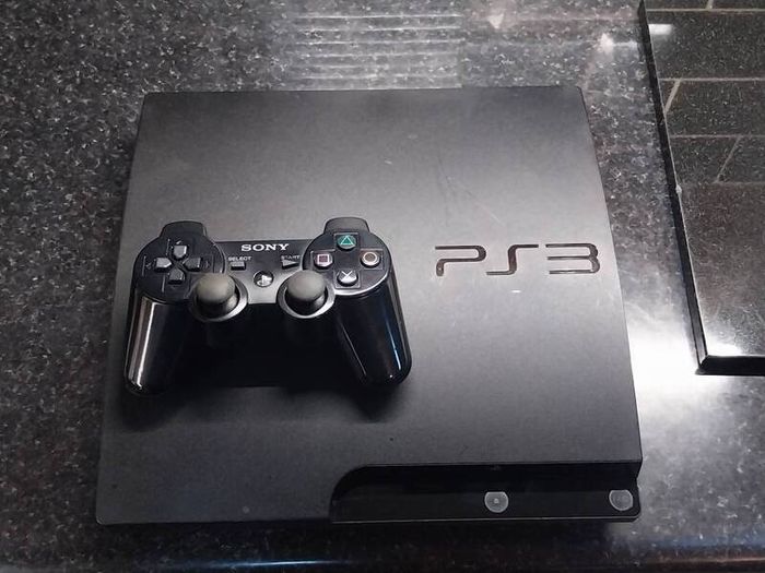 Playstation 3 Slim 40gb w/ Games