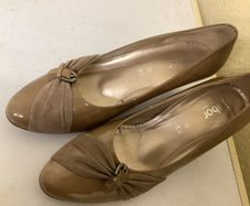 Ladies shoes